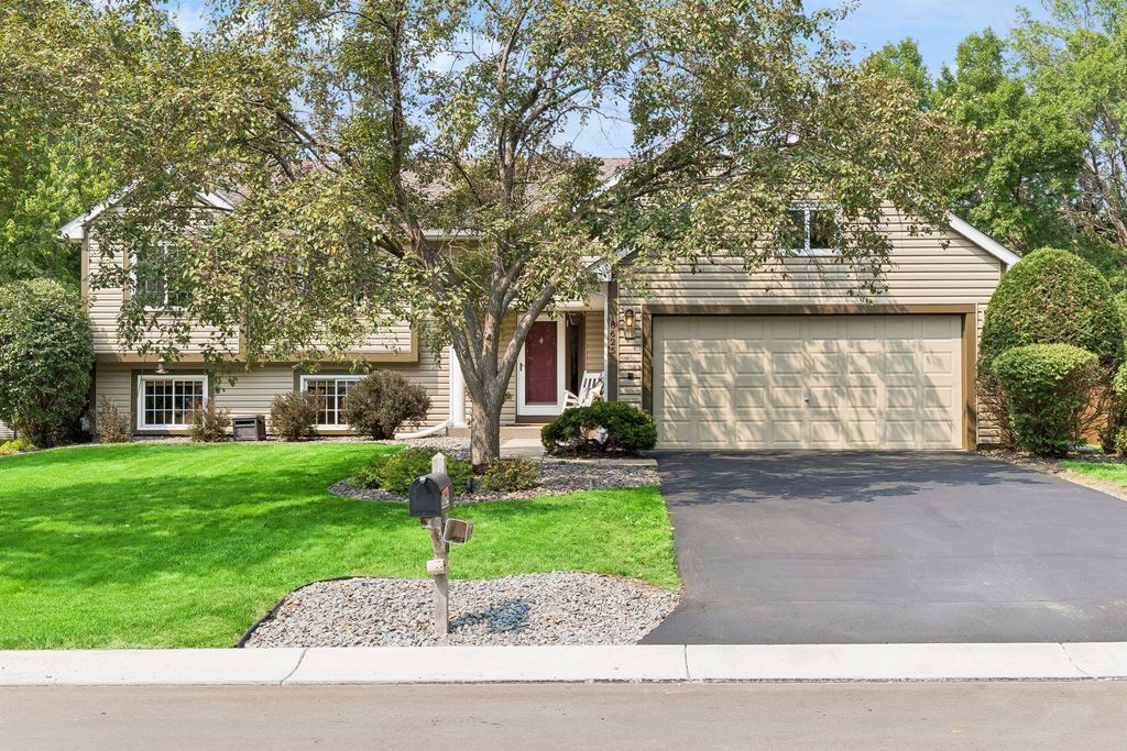 8625 Rosewood Lane N, Maple Grove, MN 55369 — photo 2