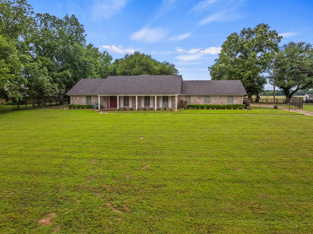 1108 Quitman Street, Pittsburg, TX 75686