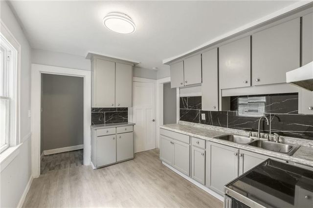 2219 E Meyer Boulevard, Kansas City, MO 64132