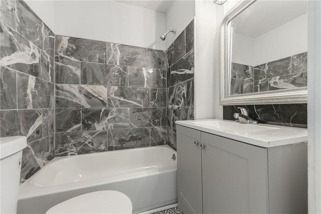 2219 E Meyer Boulevard, Kansas City, MO 64132