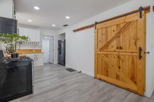 1112 W San Joaquin Avenue, Tulare, CA 93274