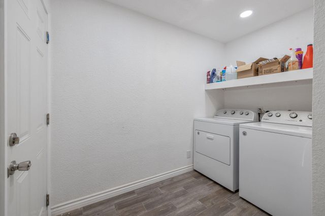 1112 W San Joaquin Avenue, Tulare, CA 93274