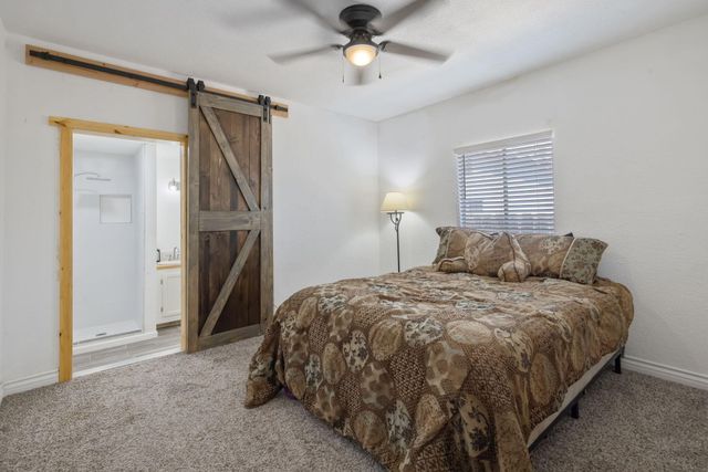 1112 W San Joaquin Avenue, Tulare, CA 93274