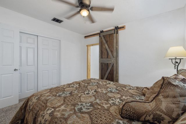 1112 W San Joaquin Avenue, Tulare, CA 93274