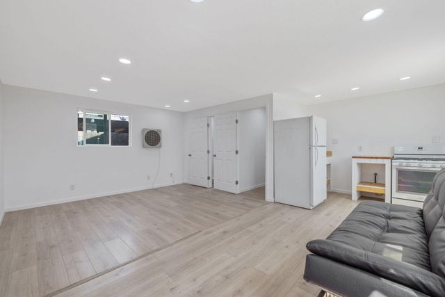 1112 W San Joaquin Avenue, Tulare, CA 93274