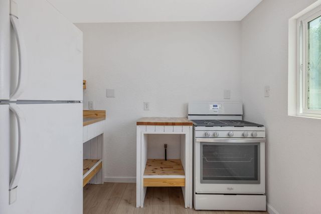 1112 W San Joaquin Avenue, Tulare, CA 93274