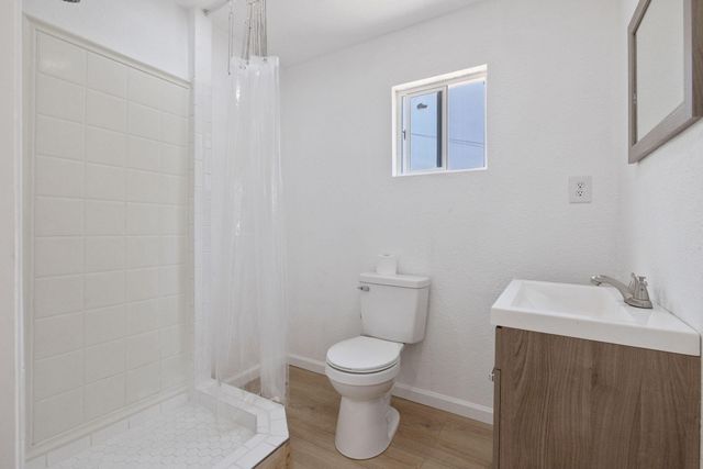 1112 W San Joaquin Avenue, Tulare, CA 93274