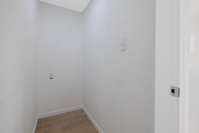 1112 W San Joaquin Avenue, Tulare, CA 93274