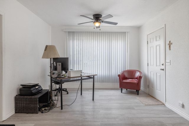 1112 W San Joaquin Avenue, Tulare, CA 93274