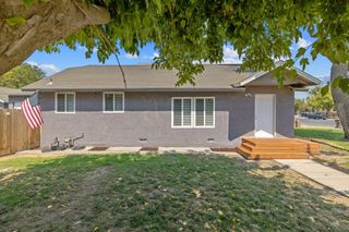 1112 W San Joaquin Avenue, Tulare, CA 93274