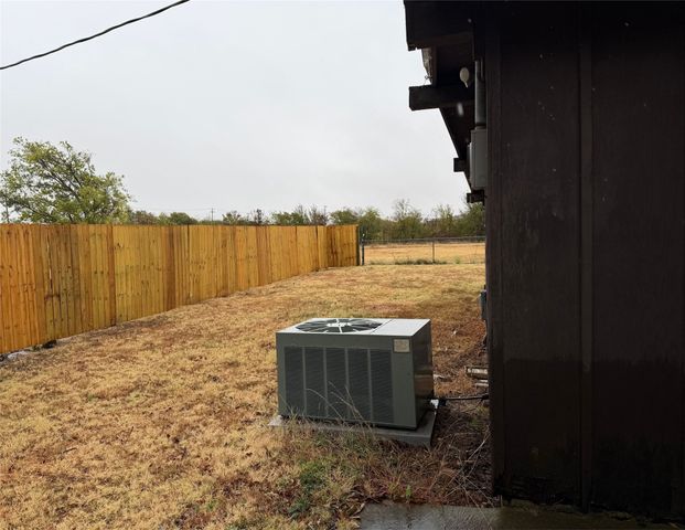 303 S Crook Street, Cresson, TX 76035