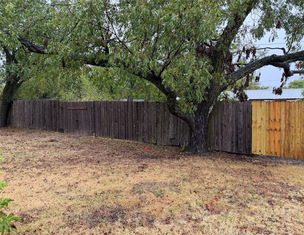 303 S Crook Street, Cresson, TX 76035