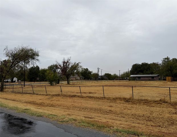 303 S Crook Street, Cresson, TX 76035