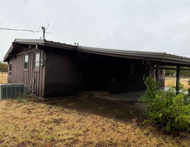 303 S Crook Street, Cresson, TX 76035