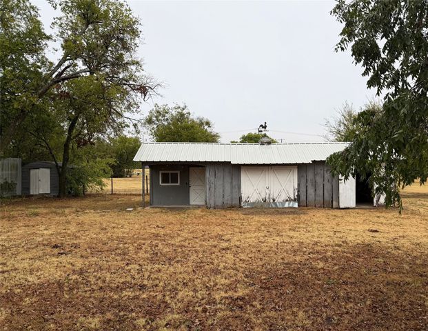 303 S Crook Street, Cresson, TX 76035