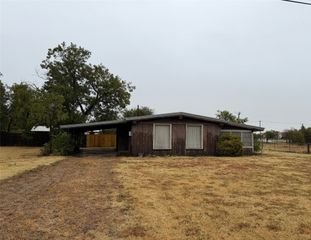303 S Crook Street, Cresson, TX 76035