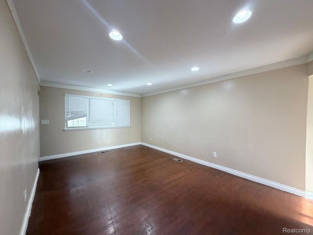 29355 Westbrook Avenue, Warren, MI 48092