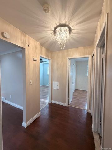 29355 Westbrook Avenue, Warren, MI 48092