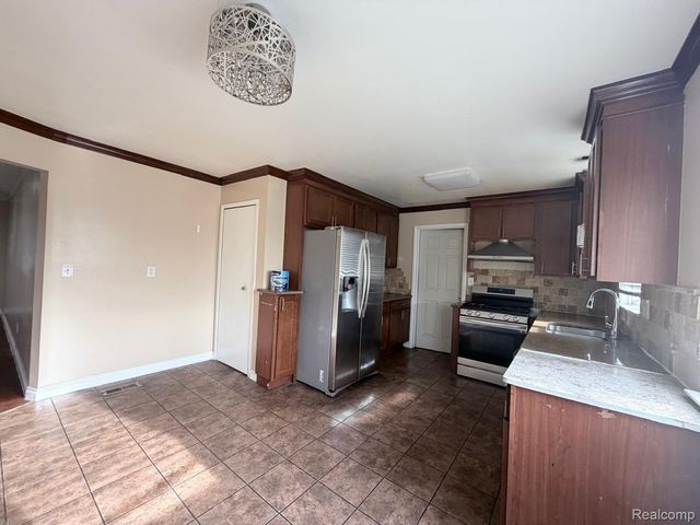 29355 Westbrook Avenue, Warren, MI 48092