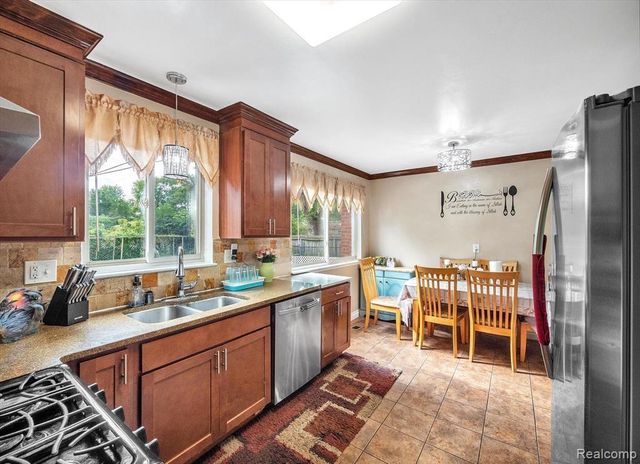 29355 Westbrook Avenue, Warren, MI 48092