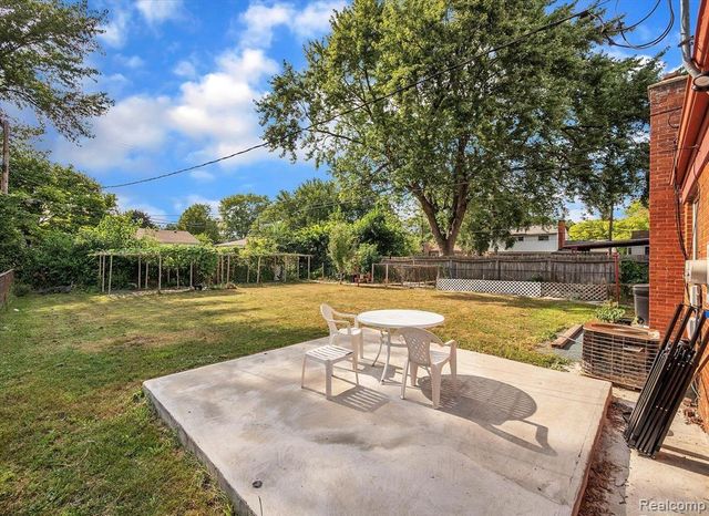 29355 Westbrook Avenue, Warren, MI 48092