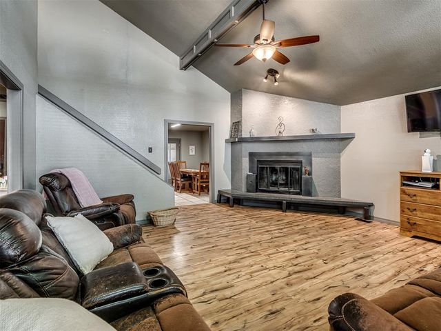 2012 Yellowstone Drive, Yukon, OK 73099