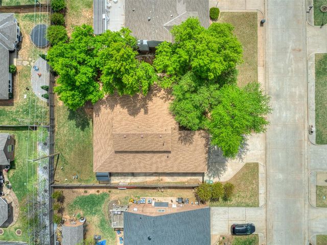 2012 Yellowstone Drive, Yukon, OK 73099