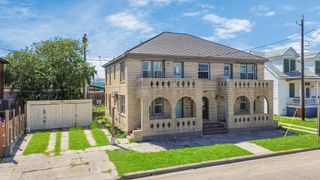 915 8th Street 2, Galveston, TX 77550