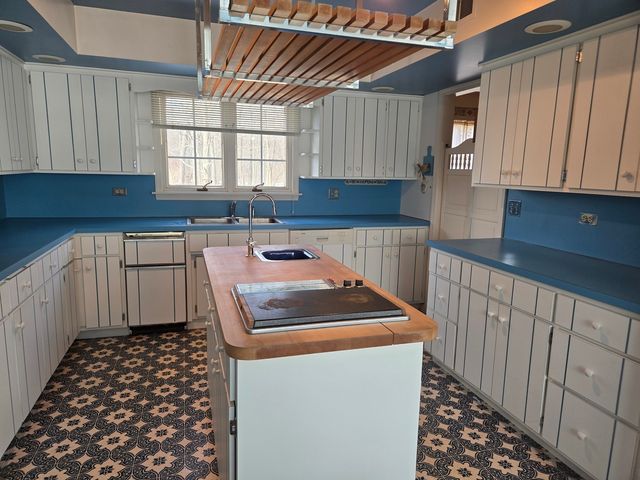 1663 E Rietveld Drive, Crete, IL 60417