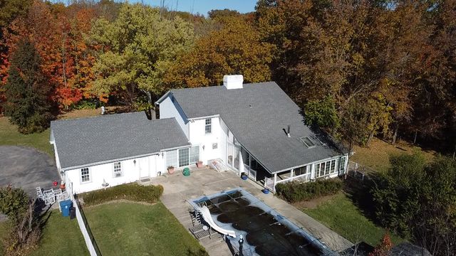 1663 E Rietveld Drive, Crete, IL 60417