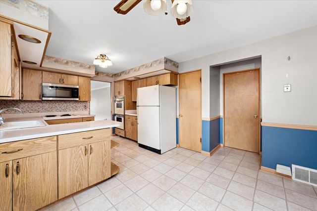 9428 S Lawndale Avenue, Evergreen Park, IL 60805