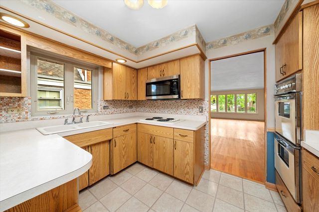 9428 S Lawndale Avenue, Evergreen Park, IL 60805