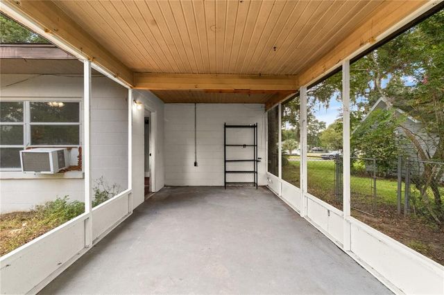 5209 9TH STREET, Zephyrhills, FL 33542