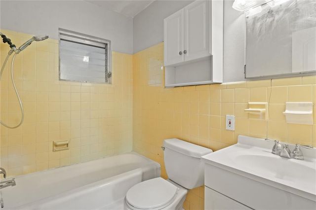 5209 9TH STREET, Zephyrhills, FL 33542