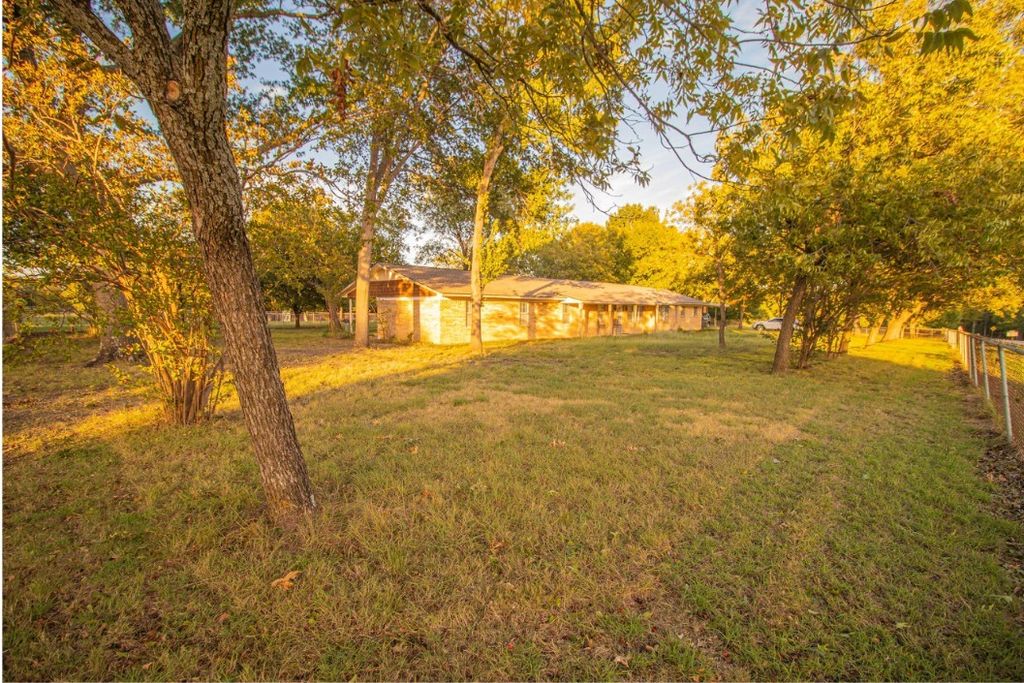 317 Shady Brook Lane, Cedar Hill, TX 75104 — photo 2