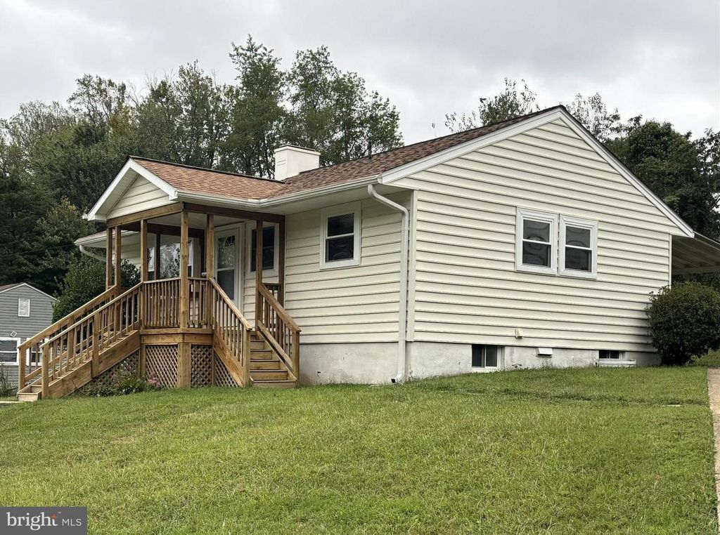3823 PINEWOOD TER, Falls Church, VA 22041