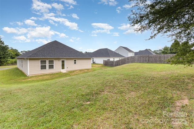646 Scarlet Leaf Lane, Oakboro, NC 28129