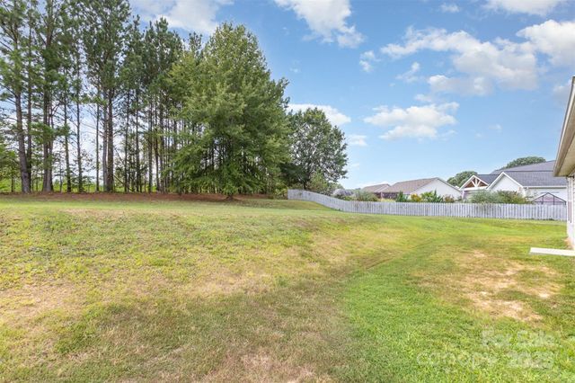 646 Scarlet Leaf Lane, Oakboro, NC 28129