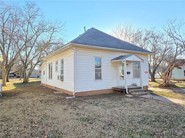 329 W 1st Street, Cherryvale, KS 67335