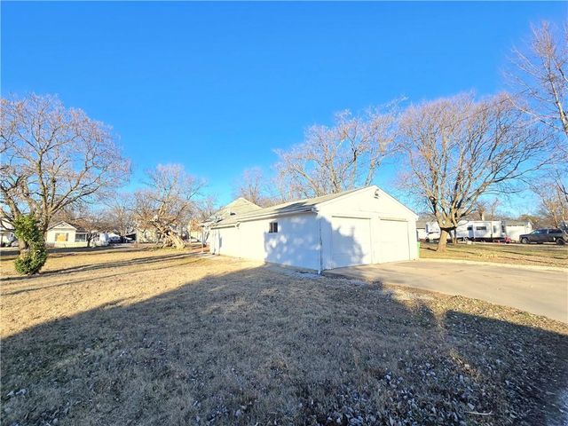 329 W 1st Street, Cherryvale, KS 67335