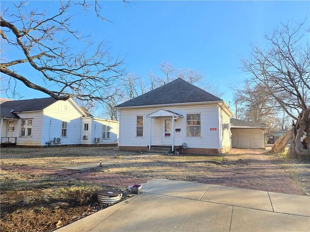 329 W 1st Street, Cherryvale, KS 67335