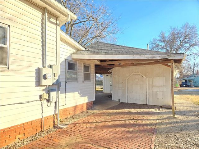 329 W 1st Street, Cherryvale, KS 67335