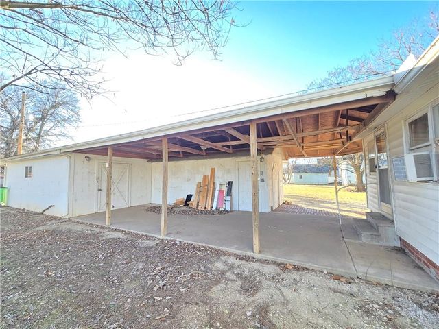329 W 1st Street, Cherryvale, KS 67335
