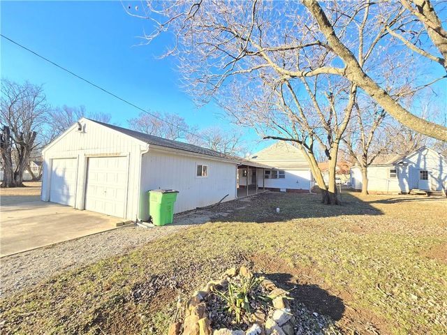 329 W 1st Street, Cherryvale, KS 67335