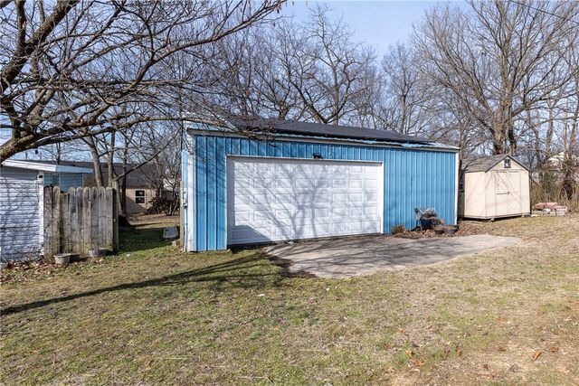 408 NE Main Street, Gravette, AR 72736