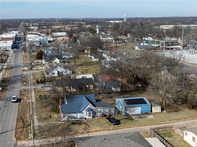 408 NE Main Street, Gravette, AR 72736