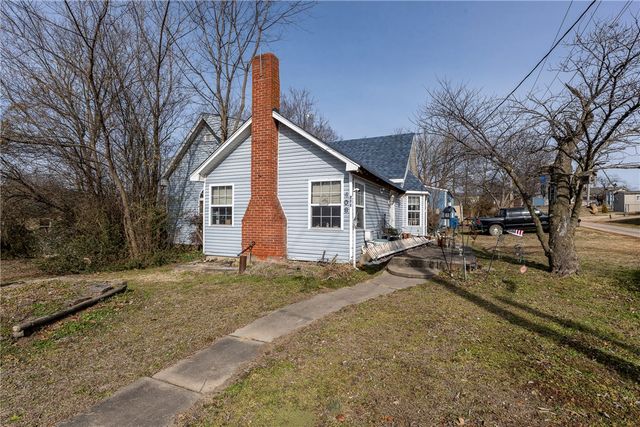 408 NE Main Street, Gravette, AR 72736