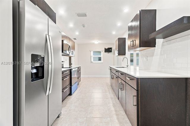 1431 NW 85th Way, Plantation, FL 33322