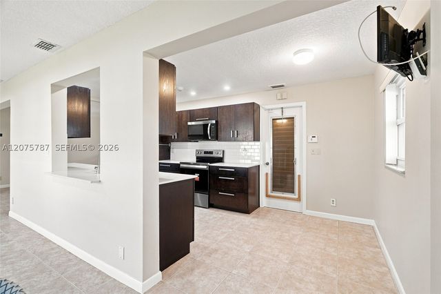 1431 NW 85th Way, Plantation, FL 33322