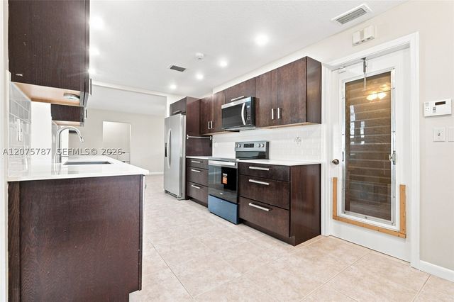 1431 NW 85th Way, Plantation, FL 33322